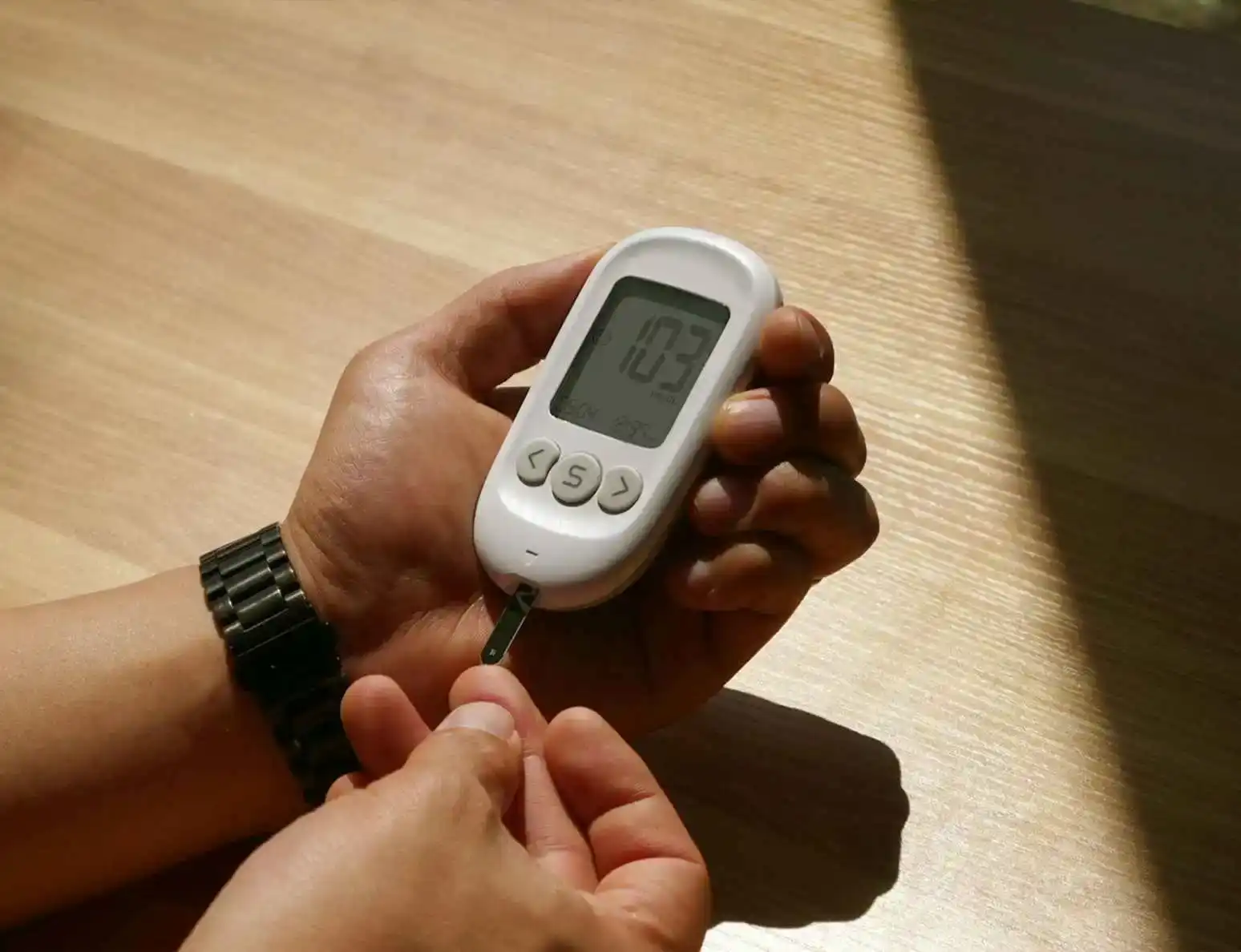 The Silent Shift: How Subtle Blood Sugar Spikes Weaponize Fluid Dynamics Inside Your Lens